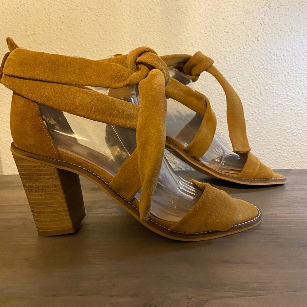 Musse&Cloud tan suede strappy sandals size 10